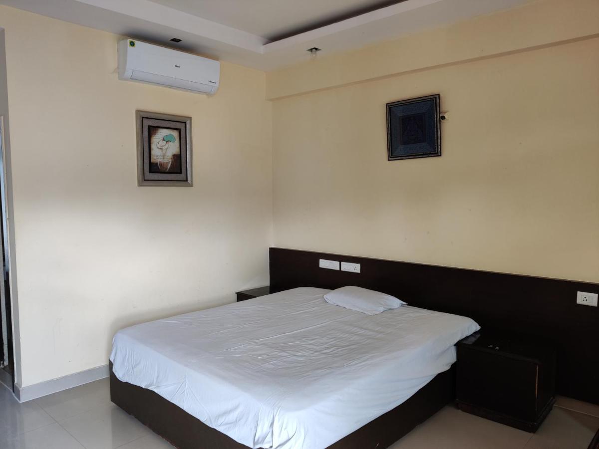 Hotel Fernandes Complex Bangalore Esterno foto