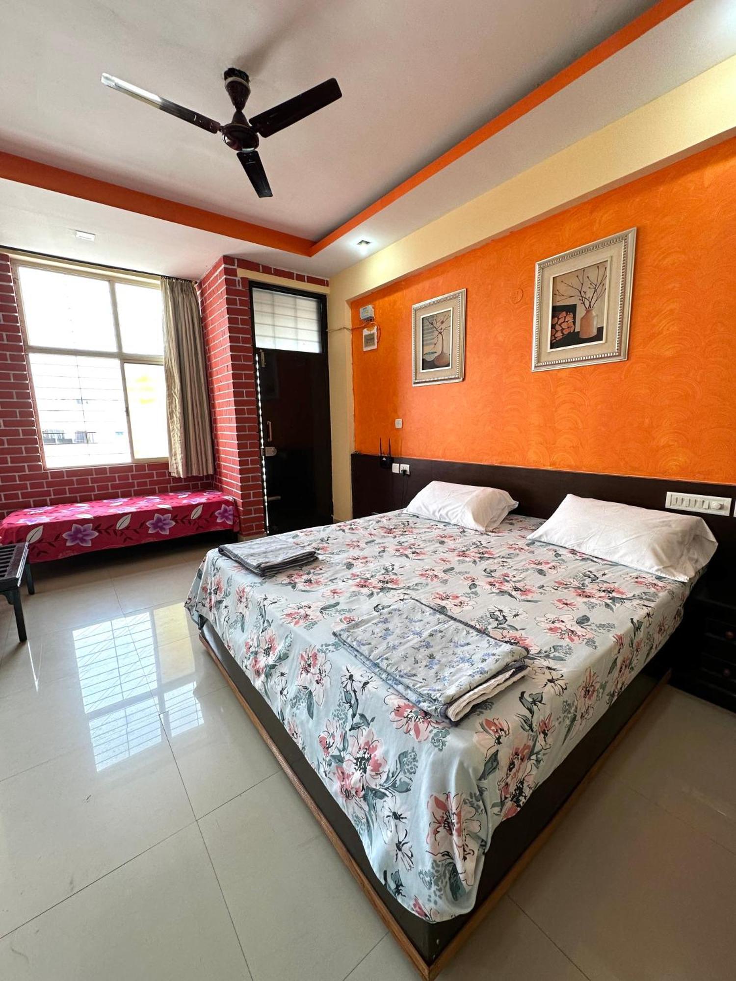 Hotel Fernandes Complex Bangalore Esterno foto