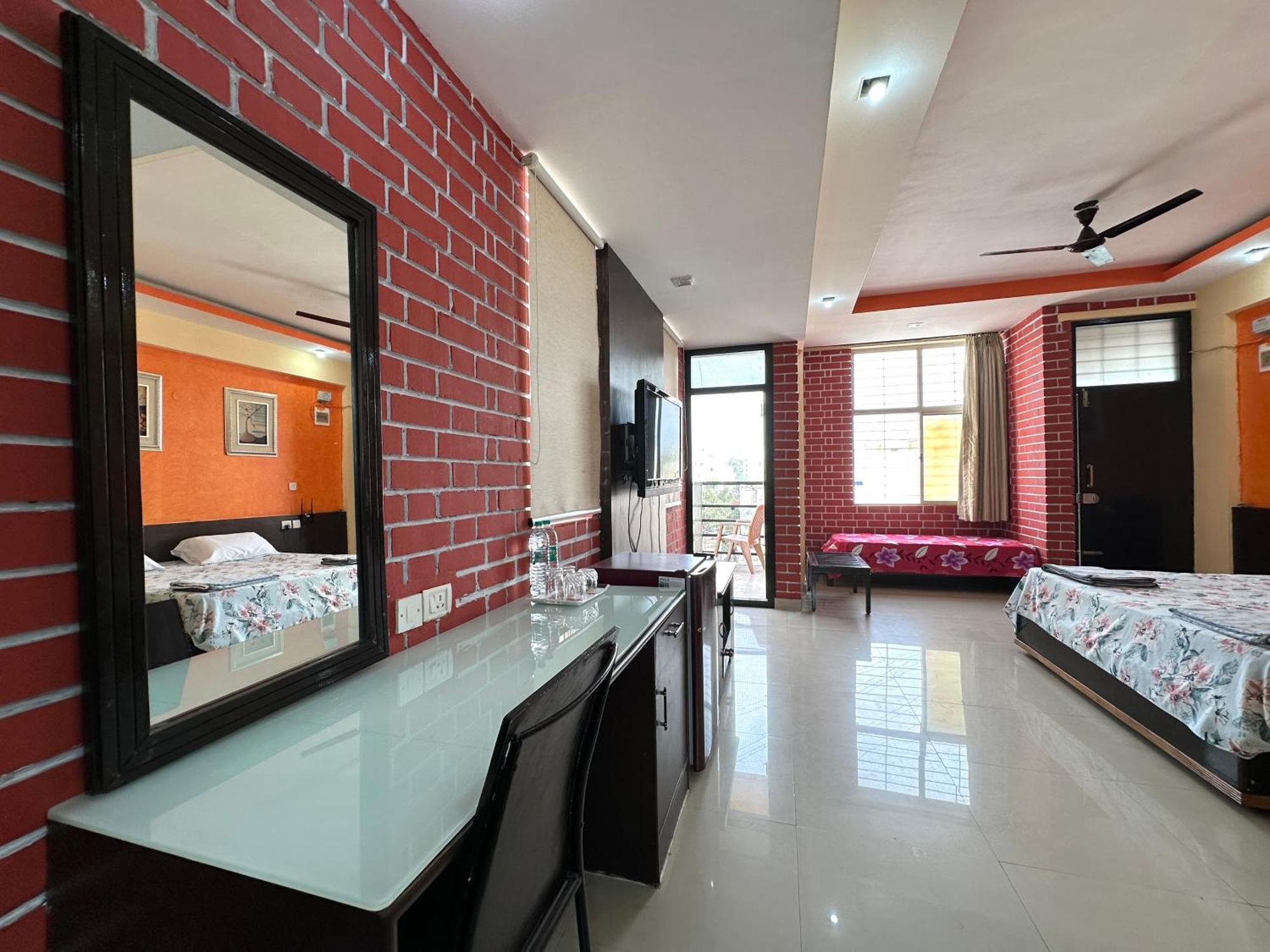 Hotel Fernandes Complex Bangalore Esterno foto